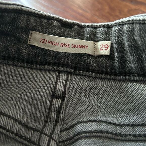 Levi’s 721 Women’s Size 29 High Rise Skinny Jeans Gray Distressed Denim Stretch - Picture 5 of 8